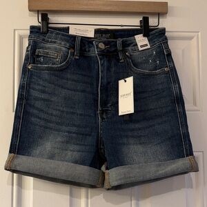 NWT Judy Blue Tummy Control Cuffed Denim Shorts M
